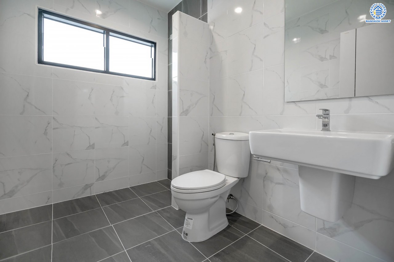 บ้านมือสองตกแต่งใหม่ โครงการ ภัทรไพรเวท3 ชัยพฤกษ์-รัตนาธิเบศร์ หลังมุม ตอบโจทย์ทุกการใช้ชีวิต เนื้อที่ 60 ตร.ว. ฟังก์ชัน 3 ห้องนอน 2 ห้องน้ำ จอดรถได้ 3 คัน ทำเลเดินทางง่าย สะดวกสบายใกล้รถไฟฟ้าสายสีม่วง "สถานีบางพลู" ทางด่วน "กาญจนาภิเษก" และห้างสรรพสินค้าเซ็นทรัลเวสต์เกต